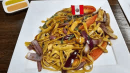 Tallarín Saltado